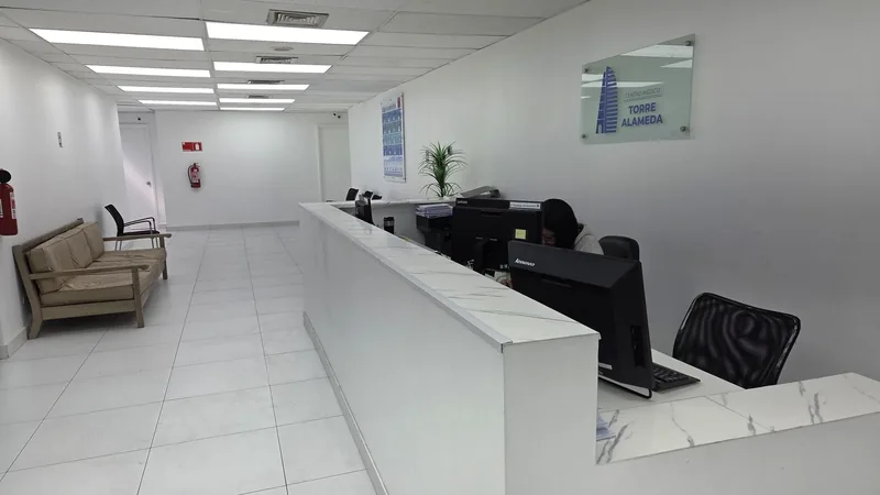 Recepción y pasillo de la clínica Pellet Santiago